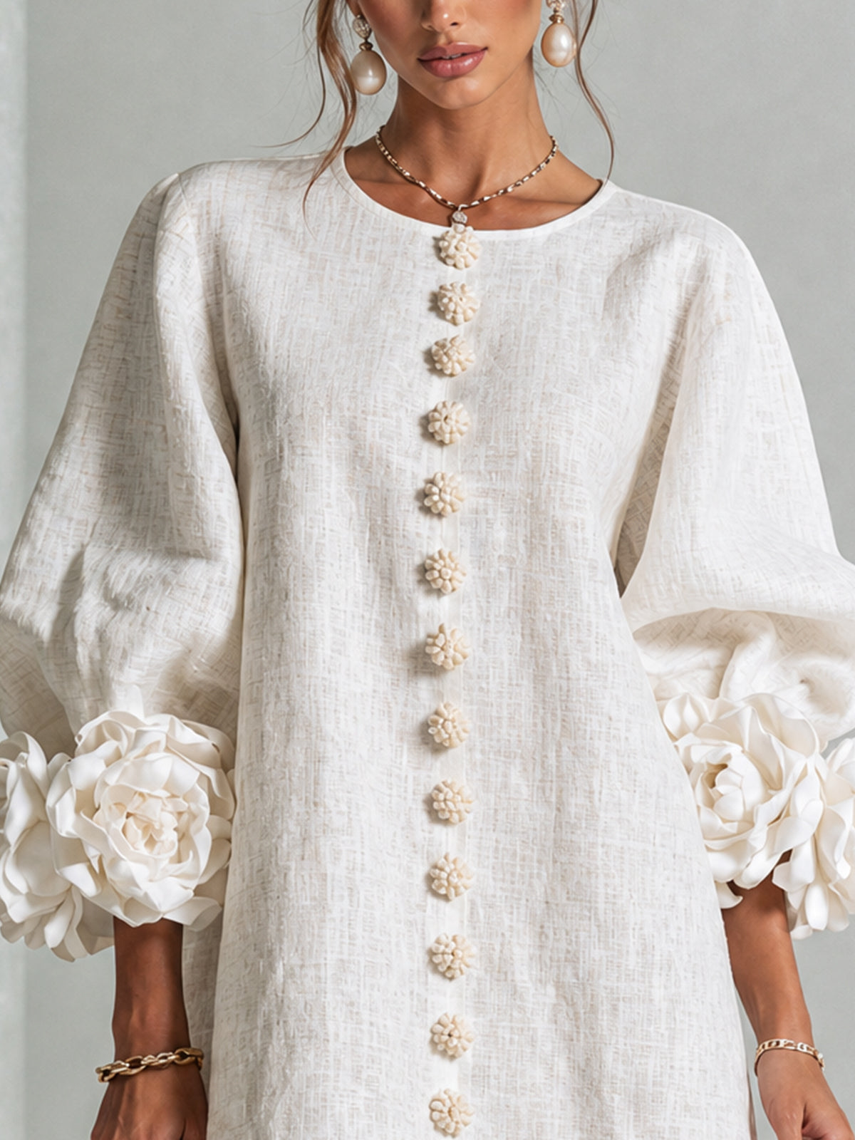 Amara | Robe Mini Élégante à Boutons Floraux