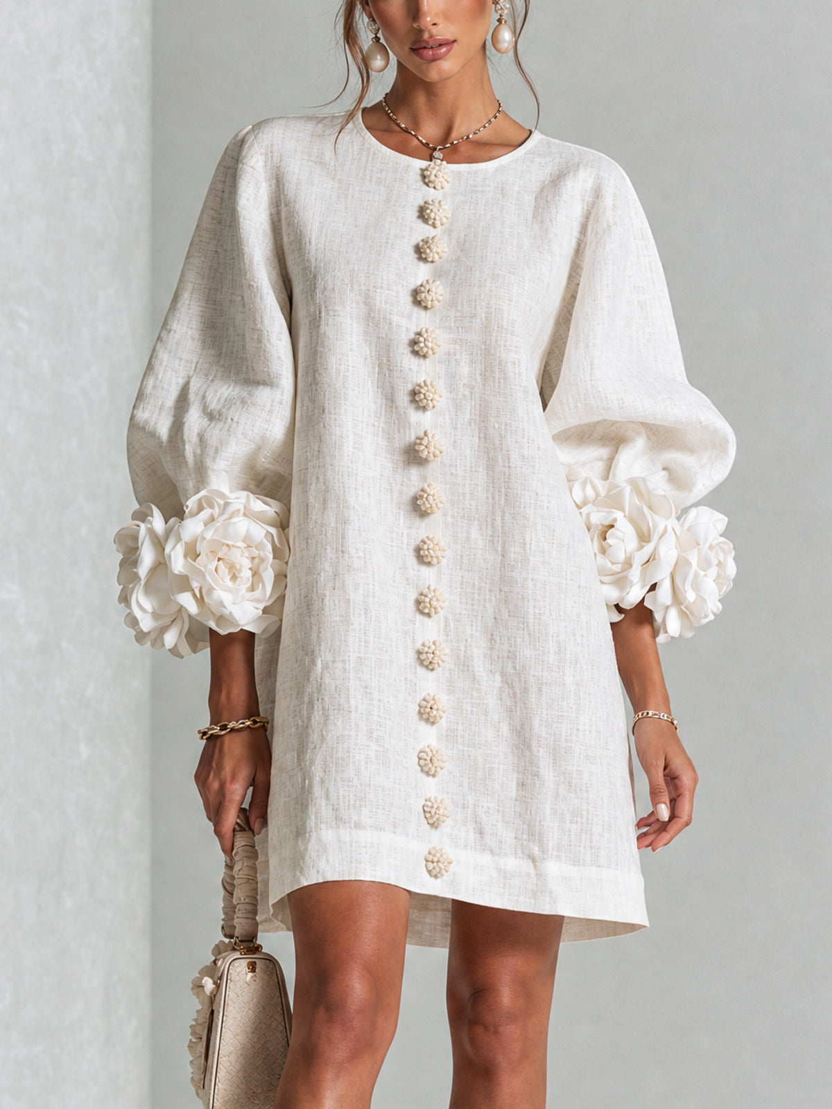 Amara | Robe Mini Élégante à Boutons Floraux - Blanc