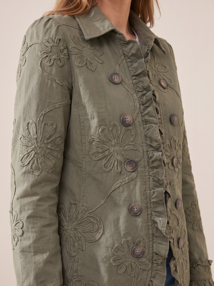 Claudine | Veste Fleurie à Volants - détail des fleurs en relief