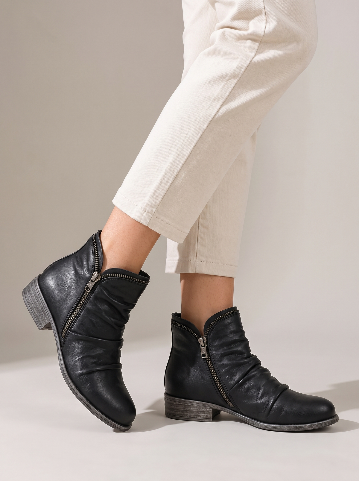 Jacinthe | Bottines Plissées à Zip Effet Cuir - Noir