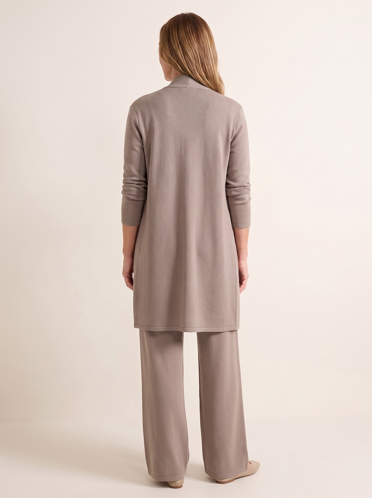 Lucienne | Ensemble 3 Pièces Cardigan Long, Haut et Pantalon Large - Taupe, vue de dos
