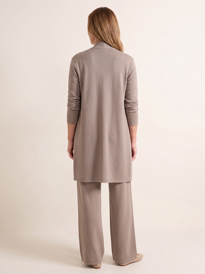 Lucienne | Ensemble 3 Pièces Cardigan Long, Haut et Pantalon Large - Taupe, vue de dos