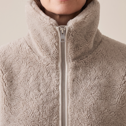 Ophélie | Veste Teddy Oversize à Col Montant - détail du col montant